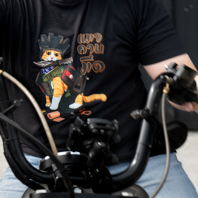 เสื้อยืดสกรีนลาย VALOR PX - แมวคาบมีด T-Shirt 2024 เสื้อใส่เที่ยว ลายกราฟฟิค