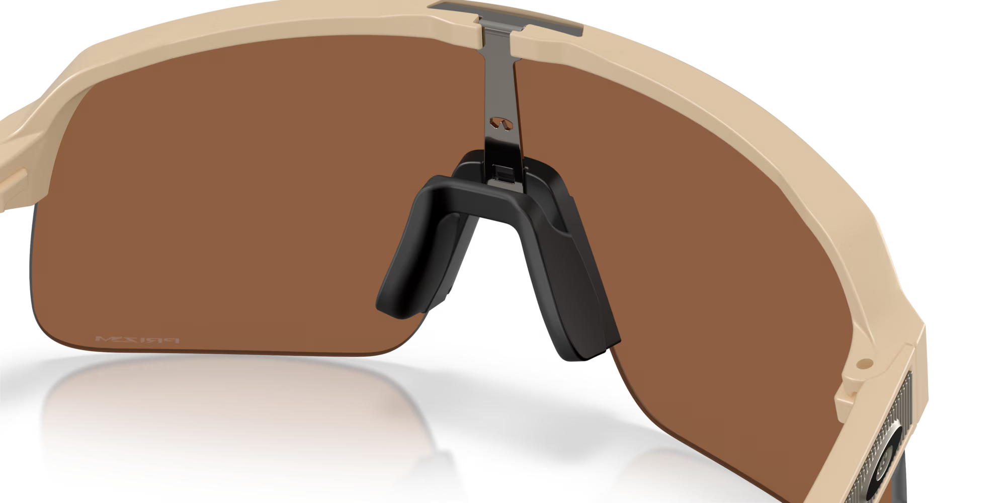 OAKLEY SI แว่นตากันสะเก็ด Sutro Lite S Mt เห็นบริเวณขาแว่นตา และ จุดเชื่อมแป้นจมูก เลนส์สีชา