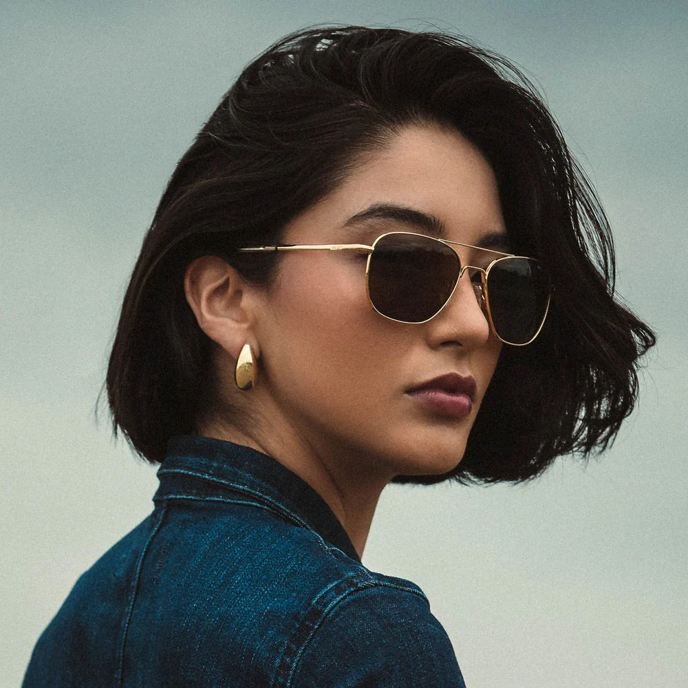 ผู้หญิง ใส่แว่นตา Randolph รุ่น Aviator Military Special Edition - 23k Gold