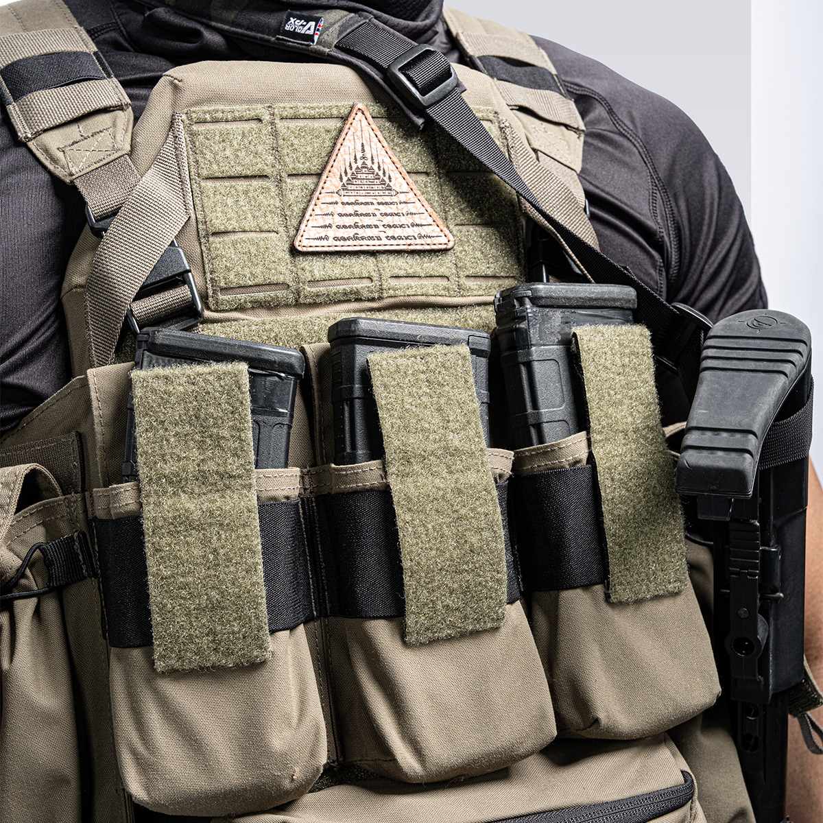 เสื้อเกราะ Plate Carrier Chest Rig ระบบ MOLLE สี Ranger Green/Tan พร้อมซองแม็ก แพตช์ลายไทย VALOR Tactical สำหรับวารดภัยและ Airsoft