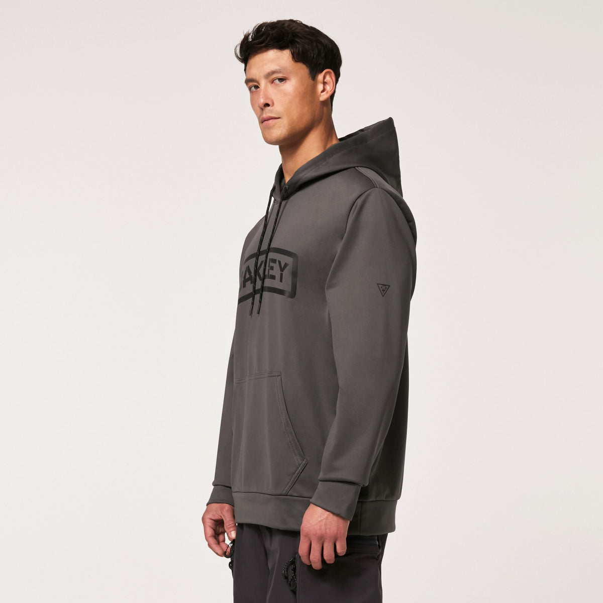 เสื้อ OAKLEY SI เสื้อรุ่น SI Tab Hoodie Shadow เสื้อทหารมุมมองด้านข้าง นายแบบใส่ใช้งาน