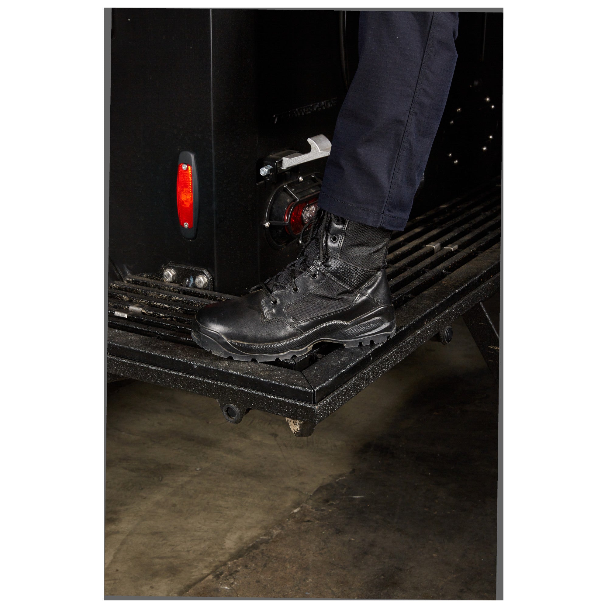 รองเท้าบูท 5.11 A.T.A.C. 2.0 8" Side รองเท้าหนังผู้ชาย มีซิปข้าง