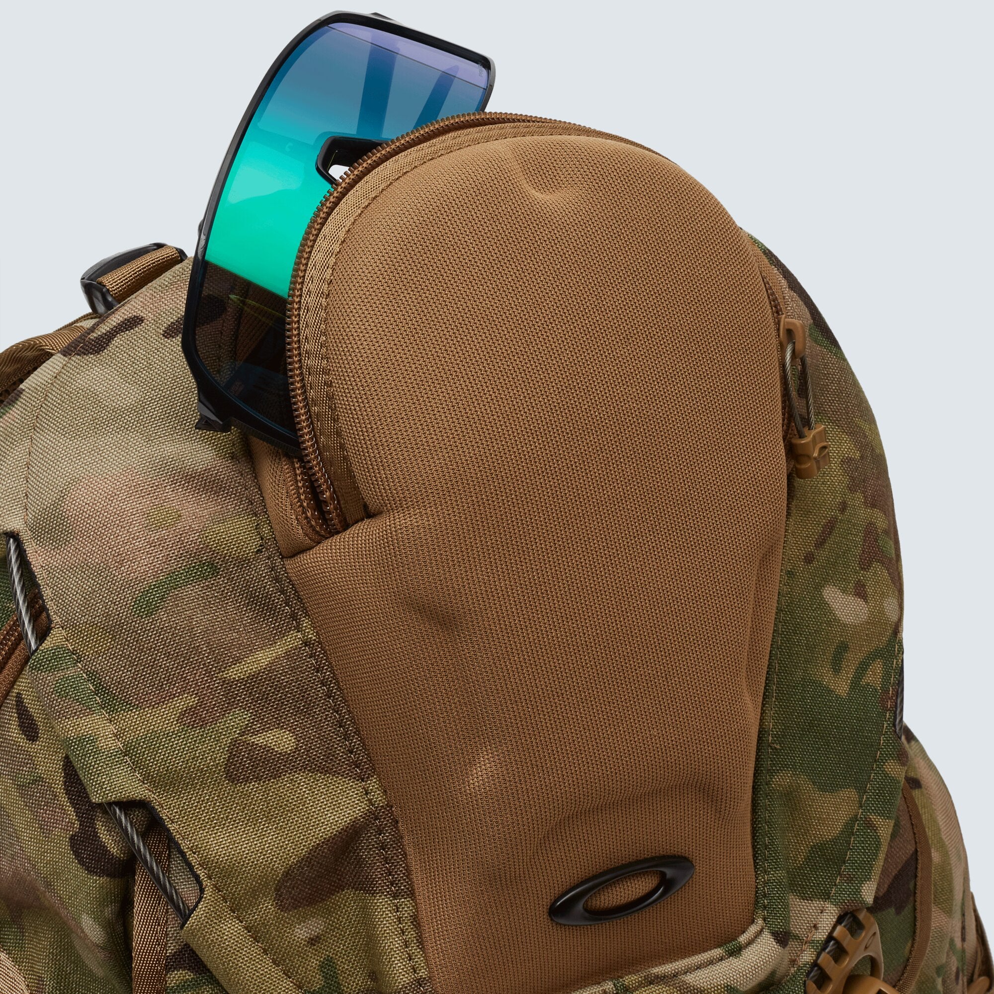 Oakley - SI KITCHEN SINK BLACK MULTICAM U กระเป๋าเดินป่าทางยุทธวิธี