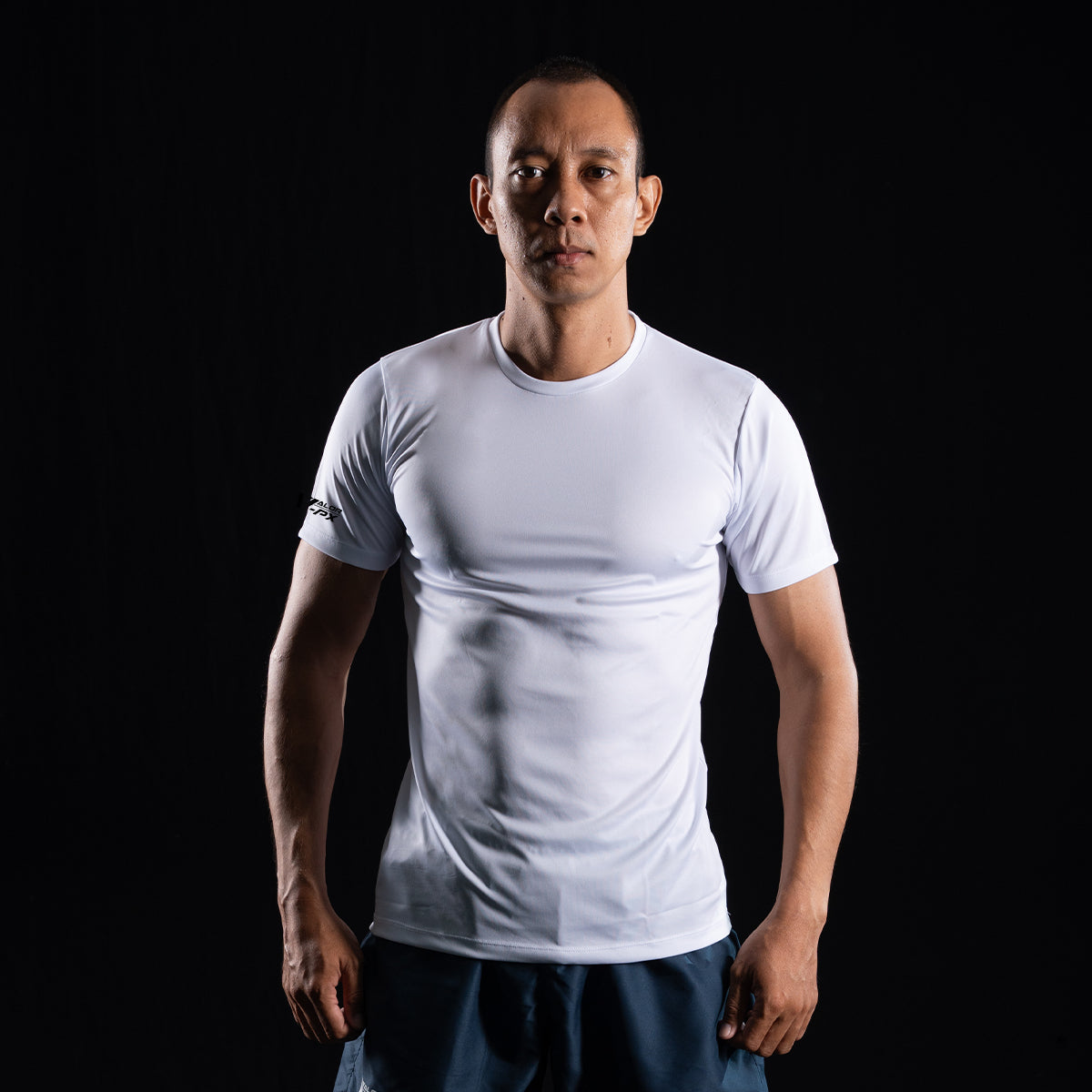 เสื้อยืดแนว Tactical รุ่น VALOR PX - QRF TEE III สีขาวเ ทรงเสื้อแบบสปอร์ตพอดีตัว