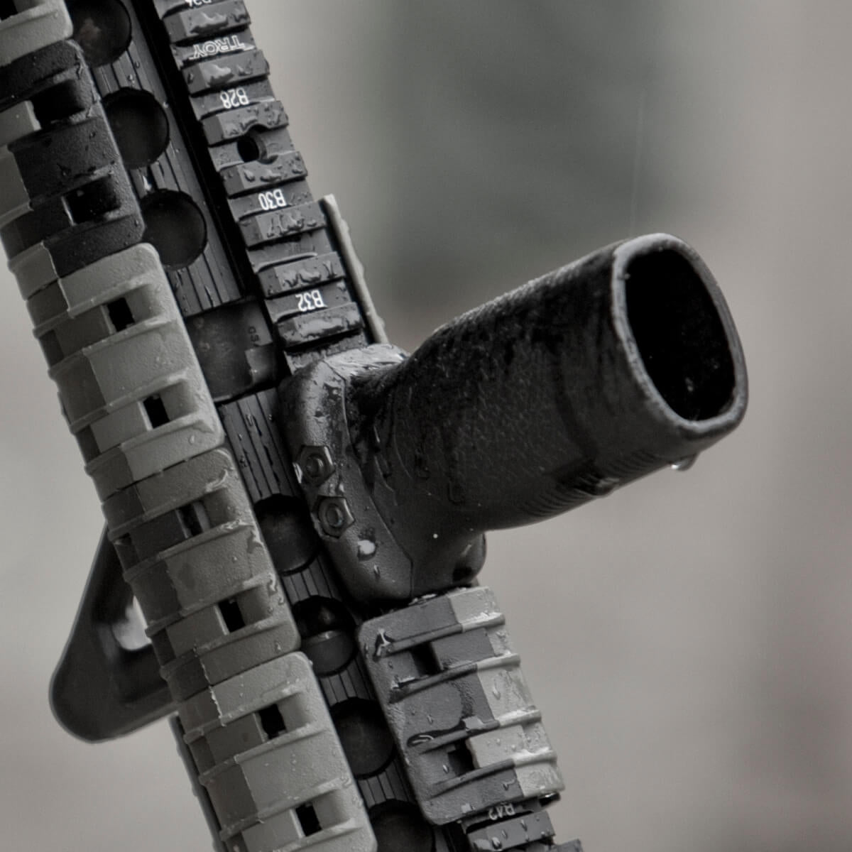 กริปมือ Magpul RVG Rail Vertical Grip อุปกรณ์แต่งปืน กริปมือตรง/ด้ามจับปืน