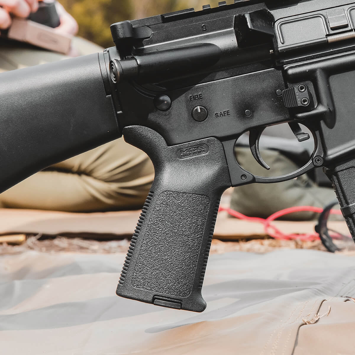 กริปมือ Magpul - MOE Grip – AR15/M4  อุปกรณ์แต่งปืน  กริปหลัง AR