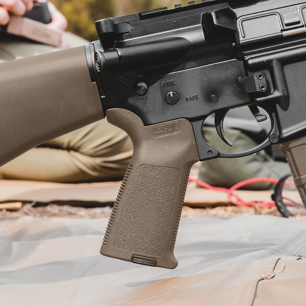 กริปมือ Magpul - MOE Grip – AR15/M4  อุปกรณ์แต่งปืน  กริปหลัง AR