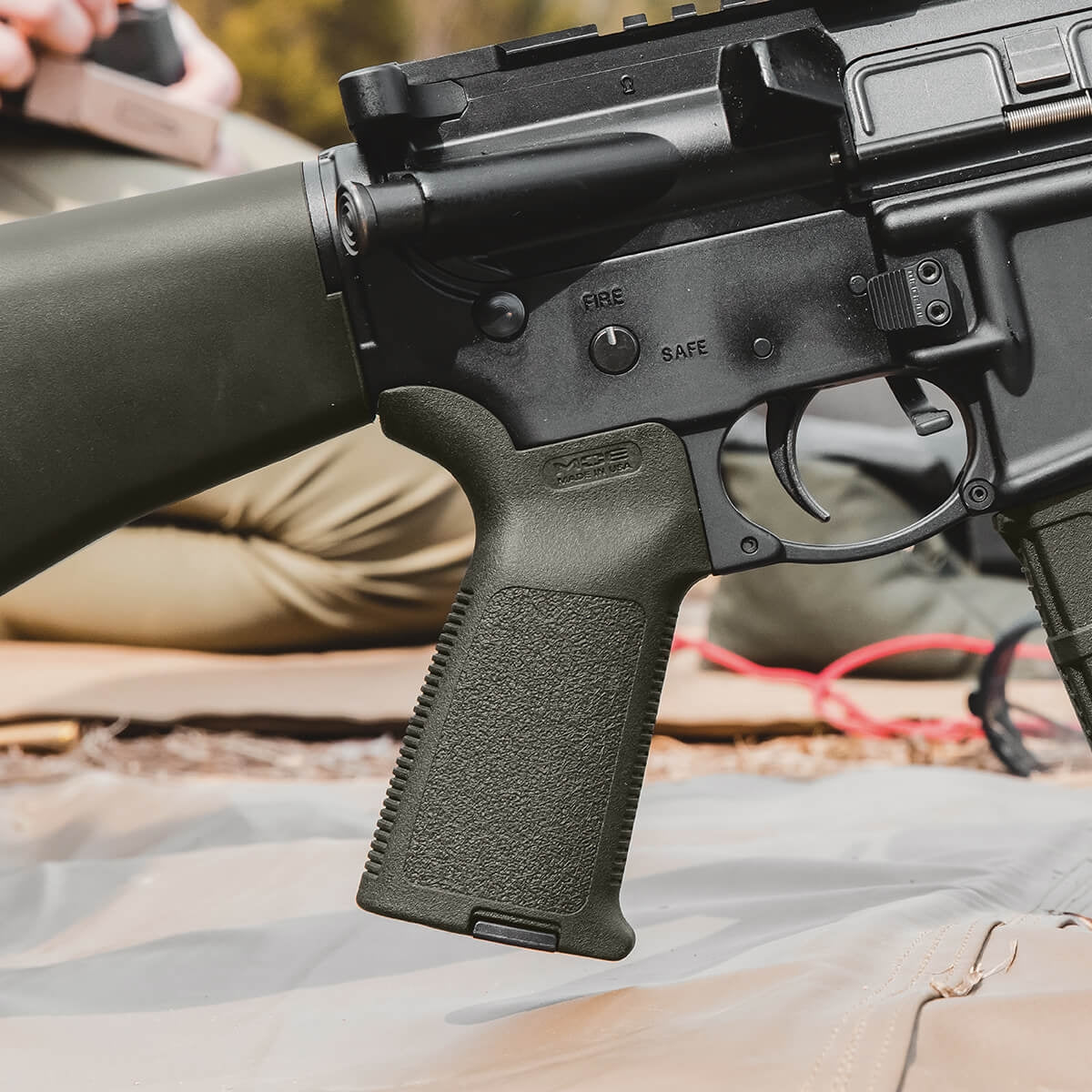 กริปมือ Magpul - MOE Grip – AR15/M4  อุปกรณ์แต่งปืน  กริปหลัง AR
