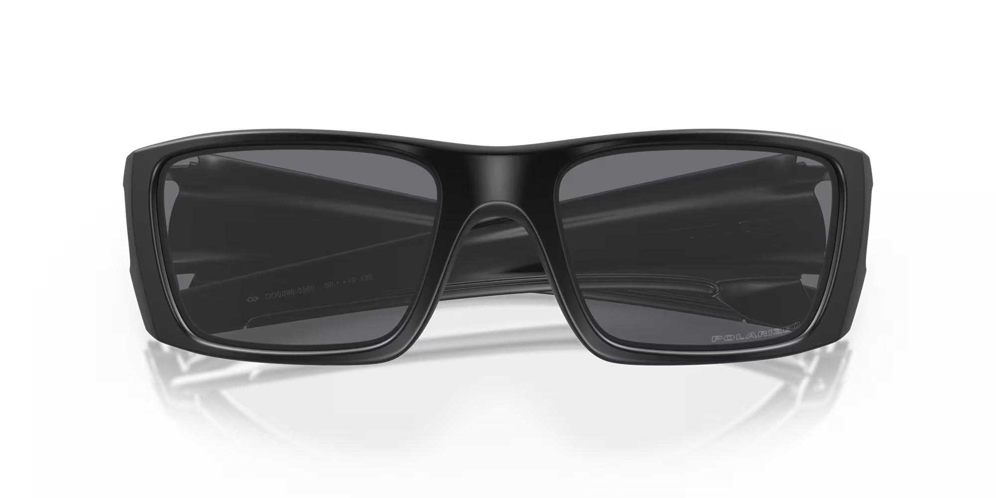 Oakley แว่นตารุ่น Fuel Cell Matte Black w/Grey Polarized มุมมองด้านหน้า เลนส์กันสะเก็ด 