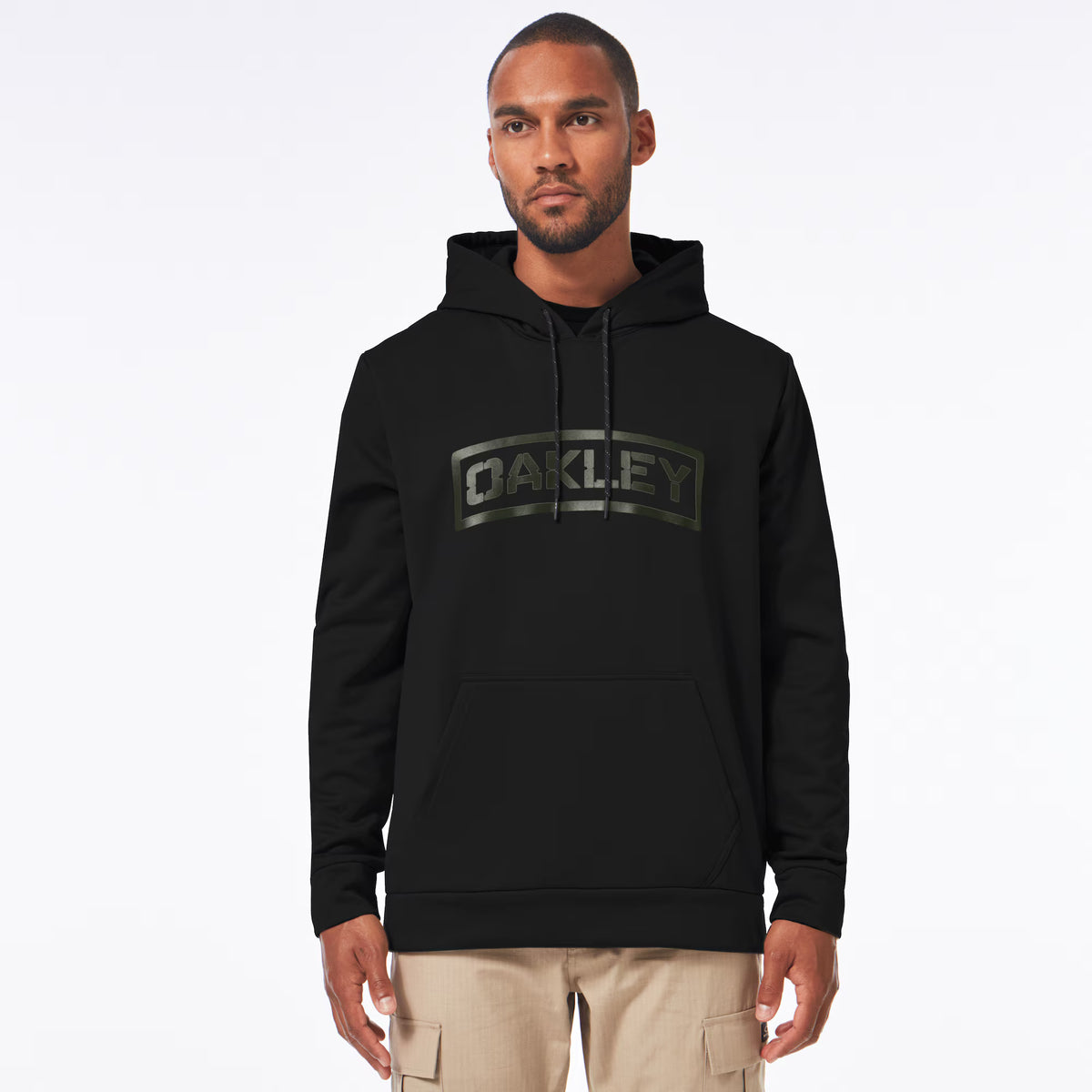OAKLEY SI - SI Tab Hoodie Shadow เสื้อมีฮูด สีดำ มุมมองภาพด้านหน้าเห็นโลโก้ OAKLEY ชัดเจน