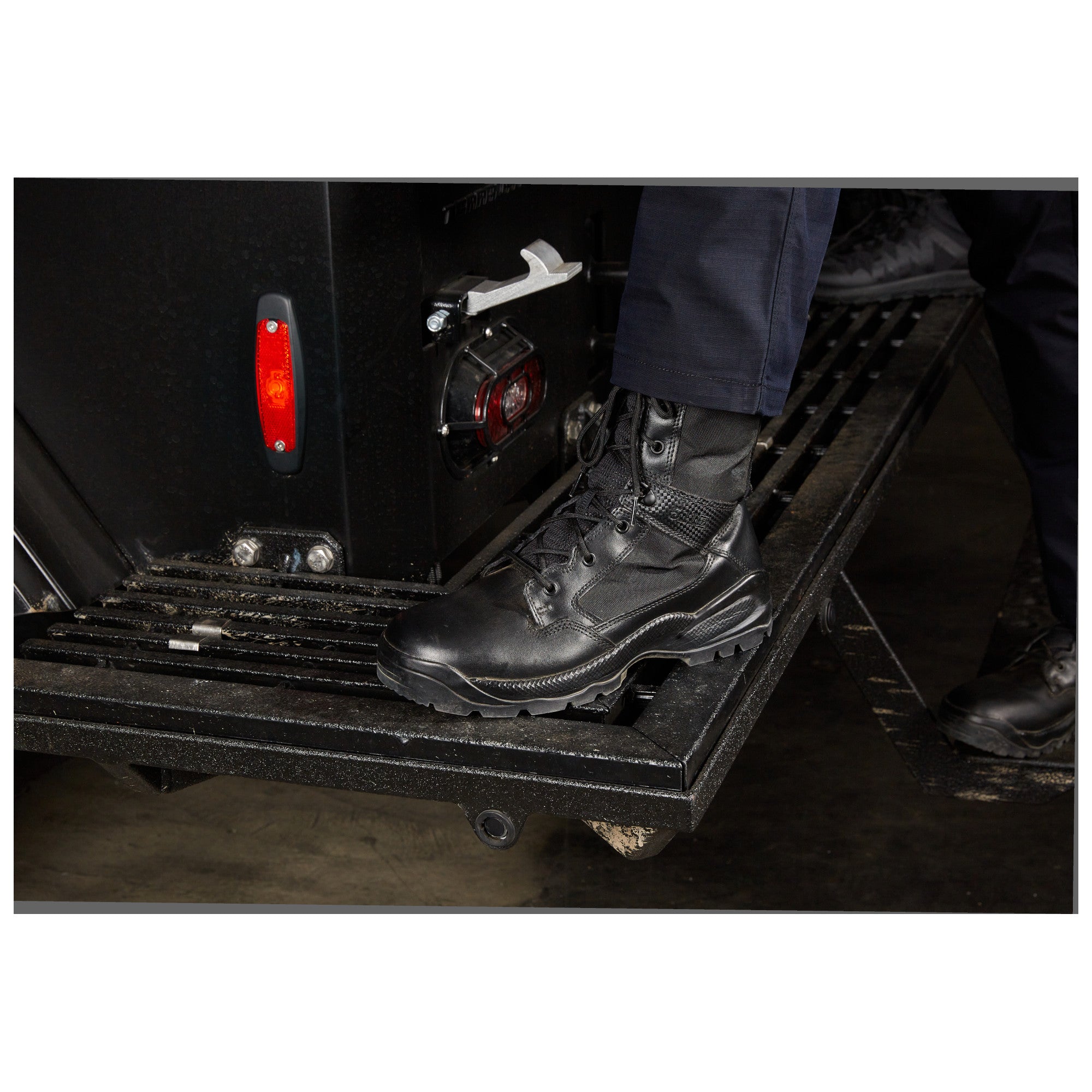 รองเท้าบูท 5.11 A.T.A.C. 2.0 8" Side รองเท้าหนังผู้ชาย มีซิปข้าง