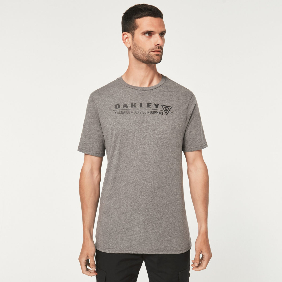 OAKLEY SI - SI Pillars Tee Athletic Heather Grey เสื้อยืดคอกลม สีเทา มุมมองด้านหน้า ใส่แบบใส่
