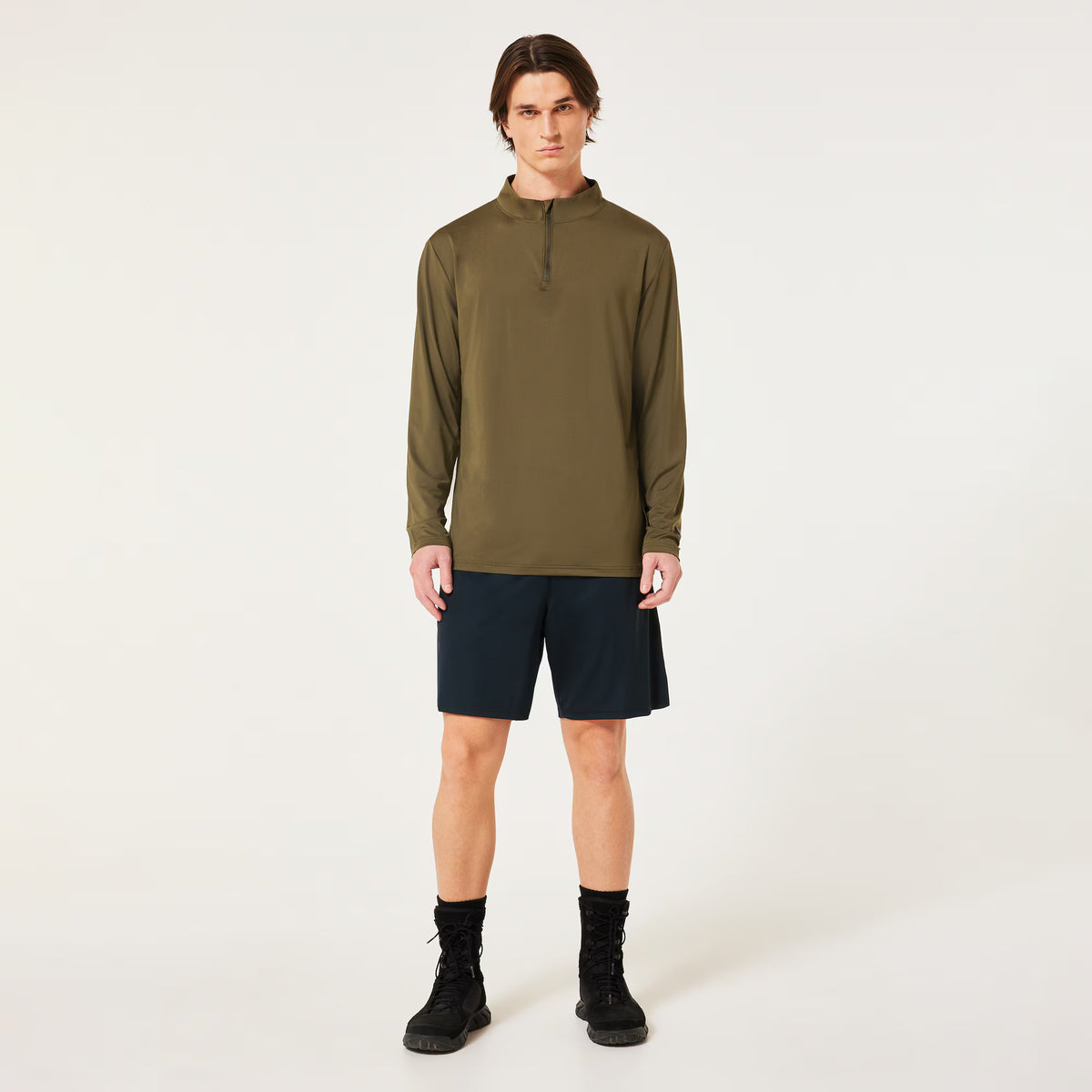 OAKLEY SI - SI Core Quarter Zip เสื้อทหาร มุมมองภาพด้านหน้านายแบบใช้งาน 