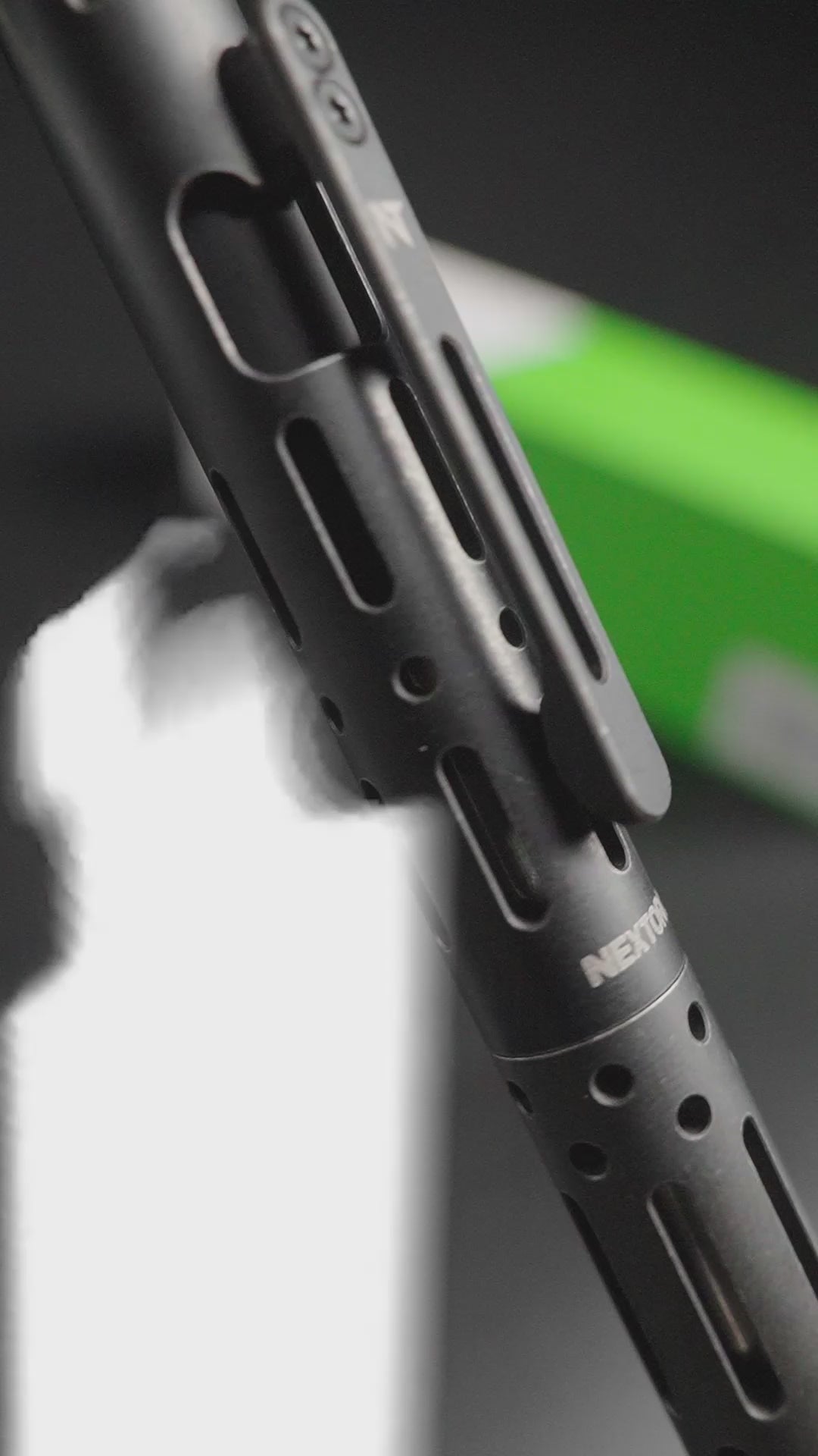 วิดีโอแนะนำสินค้า Nextorch - NP12 Ti Bolt-Action Titanium Tactical Pen ปากกาพกพาขนาดเล็ก ใช้เป็นอุปกรณ์ป้องกันตัว และอุปกรณ์ช่วยเหลือฉุกเฉินได้ คลิปแนะนำสินค้า